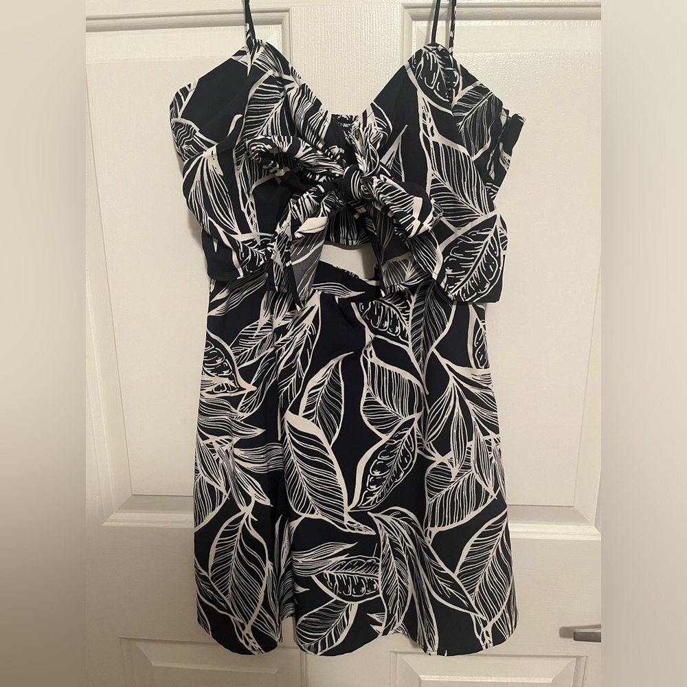 Fashion Nova white and navy blue size Large, open middle in front and back